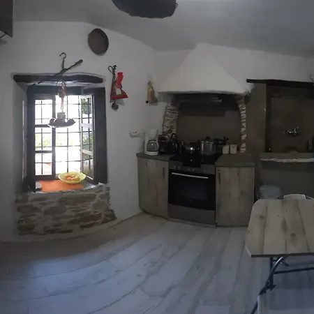 1870 Wine Cellar Feriehus *